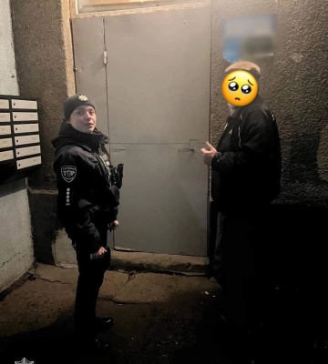 В Ужгороді патрульні допомогли літньому чоловіку, який загубився