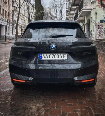 У Києві помічено найпотужніший і найшвидший електрокросовер BMW за 4,6 мільйона (Фото)