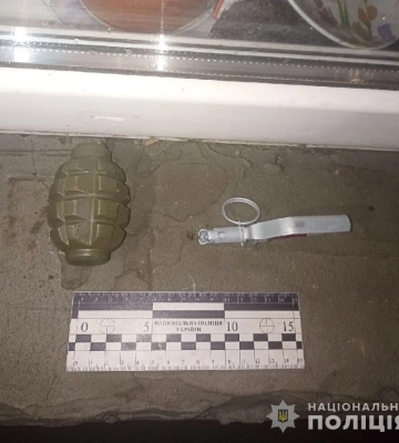 У Дніпрі чоловік погрожував підірвати гранату, його затримали під час поліцейської спецоперації - поліція