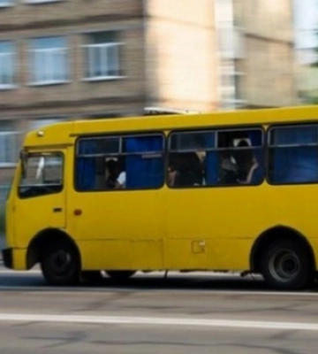 Договір розірвали: у Рівному замість великих автобусів №6 їздять жовті маршрутки