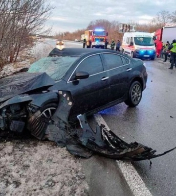 На Дніпропетровщині зіткнулися п’ять легковиків і вантажівка - є постраждалі