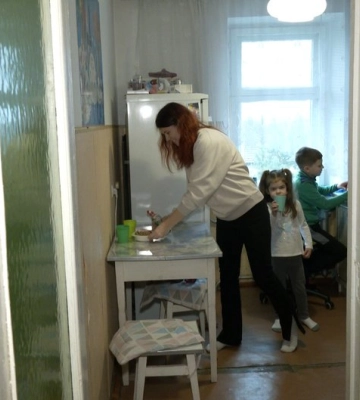 «Батьки залишись в окупації»: родина переселенців з Херсонщини вперше святкує Різдво на Волині