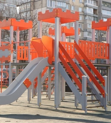 «Зараз тут краса. Гойдалки, гірки, каруселі й головне — безпечне покриття», — дніпрянка про відремонтований аварійний дитячий&amp;hellip;