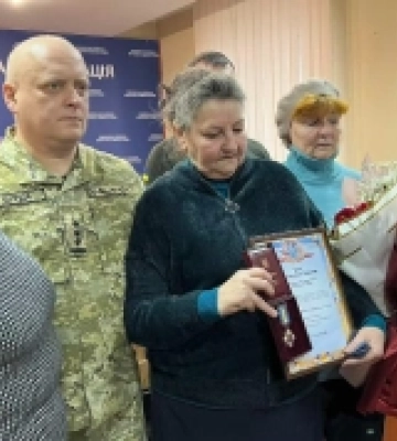 Родинам полеглих захисників із Рівненщини вручили ордени «За мужність»