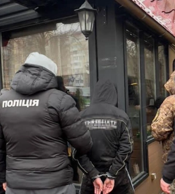 На Волині «вибивали» з військового 3000 доларів США надуманого боргу: 4 особам повідомлено про підозру (Фото)