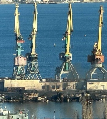 Два російські кораблі втекли з Феодосії — ЗМІ