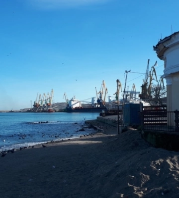 Після удару по «Новочеркаську» з бухти Феодосії пішли два військових кораблі Росії – Крим.Реалії