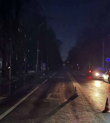 Отримала численні забої та ушкодження: у Дніпрі чоловік збив жінку та втік з місця ДТП