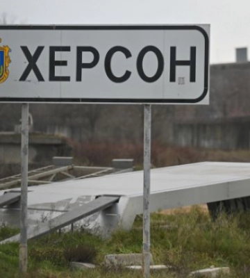 росія завдала удару по залізничному вокзалу Херсона: є загиблий і поранені