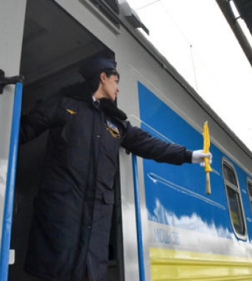 Понад 100 пасажирів, евакуйованих з Херсону, дістались Києва, - Укрзалізниця