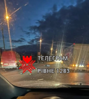 Вранці у Рівному збили людину