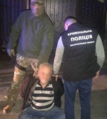 Кинув на подвір’я мукачівця гранату та зберігав вдома більше сотні боєприпасів – на Закарпатті чоловіка засудили до 10 років&amp;hellip;