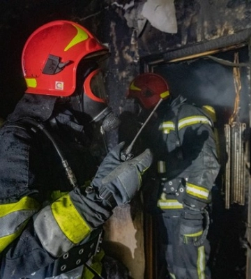 У Києві сталася пожежа у багатоповерхівці: чоловік загинув, стрибнувши з 14 поверху
