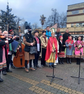 На «Перечинських колядках» новонародженого Ісуса прославляли та гроші для ЗСУ збирали