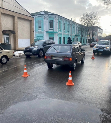 У центрі Конотопі водійка наїхала на 19-річну дівчину
