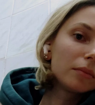 Під обстріл вокзалу в Херсоні потрапила журналістка Марічка Паплаускайте