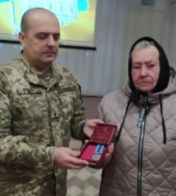 На Миколаївщині передали державні нагороди рідним двох загиблих захисників України
