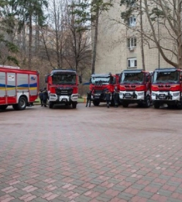 Німеччина передала Києву п’ять пожежно-рятувальних авто і три сміттєвози