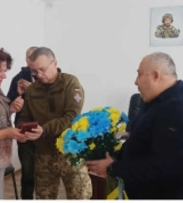 Рідним двох воїнів з Підгайцівської громади віддали їхні посмертні нагороди