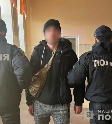Поліція затримала злодія, який з магазину квітів вночі вкрав понад 10 тисяч гривень