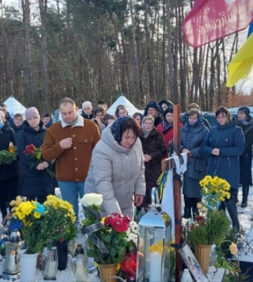 Йому навіки 26: у громаді на Волині відкрили меморіальну дошку на честь полеглого захисника