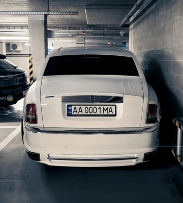 У Європі помітили рідкісний тюнінгований Rolls-Royce на українських номерах (Фото)