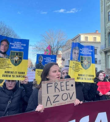 &quot;Нам нікому не до свят&quot;: в Одесі рідні полонених та зниклих безвісти захисників влаштували ходу