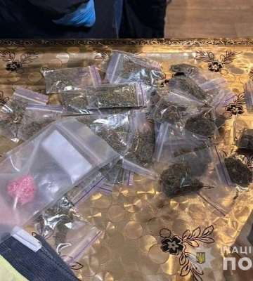Військові із Запоріжжя вручили відзнаку волонтерці з Волині
