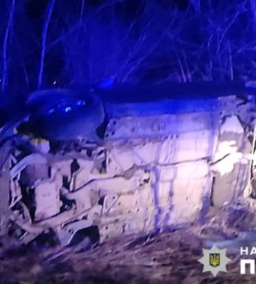 На автодорозі Львів-Самбір-Ужгород перекинулася автівка
