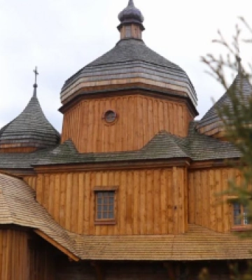 На Львівщині відреставрували дерев’яну церкву, якій майже 300 років (ФОТО)