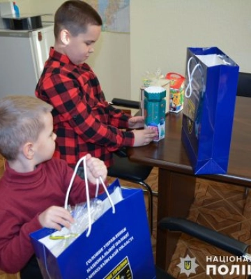 Миколаївські поліцейські привітали родини загиблих колег із різдвяними та новорічними святами