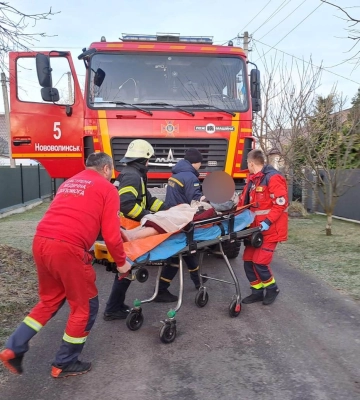 У Нововолинську горів будинок, постраждала власниця