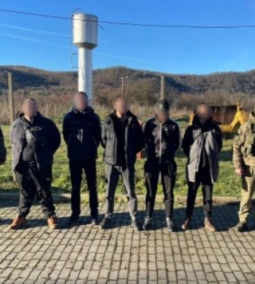 У горах на Закарпатті затримали 5-х жителів Київщини, які намагалися незаконно потрапити до Словаччини