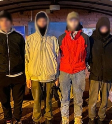 У Києві неповнолітні фанати російського серіалу побили і пограбували юнака