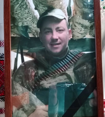 Маленький синочок залишився без тата: на Волині всім селом прощалися з молодим Героєм Артемом Зубом, який загинув у Святвечір. Фото