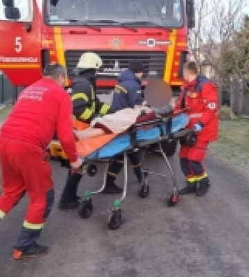 На Волині горів будинок: врятували пенсіонерку