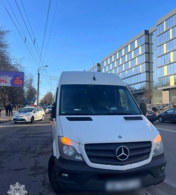 Водій поблизу автовокзалу в Рівному збив людину на «зебрі»