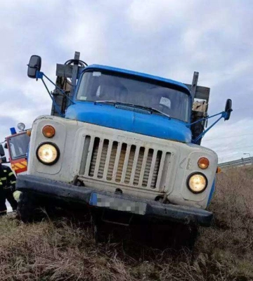 Смертельна ДТП під Дніпром: водій помер за кермом вантажівки