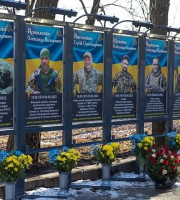 66 полеглих. Алею Героїв відкрили у селищі на Харківщині 