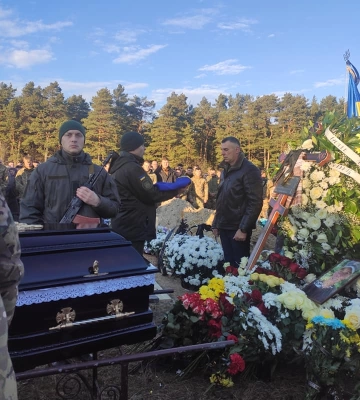 Два молоді Герої загинули в одному бою: на Волині попрощалися із командиром Володимиром Балем