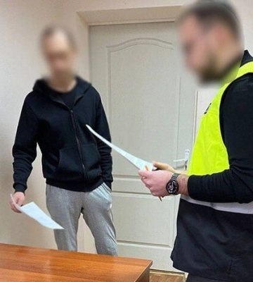 Правоохоронці повідомили про підозру чоловіку, який намагався заволодіти $100 тис.