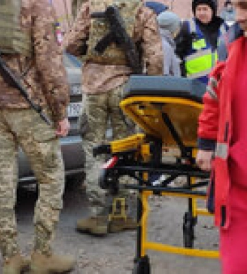В Одессе военный пытался совершить самоубийство, закрылся со знакомой и ее ребенком: фото
