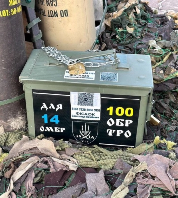 В місті на Волині встановили ялинку з відпрацьованих снарядів