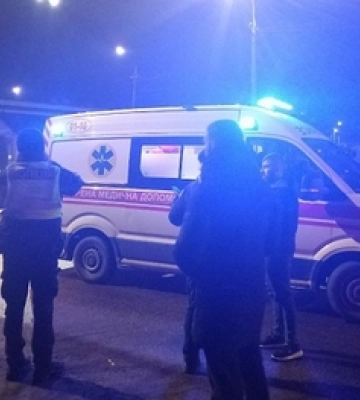Раптово вибіг на пішохідний перехід: у Луцьку авто збило чоловіка (відео)