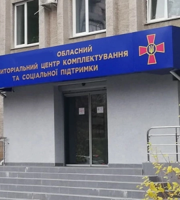 Мобилизация в Украине: в Черновцах мужчина выпрыгнул из окна ТЦК, подробности