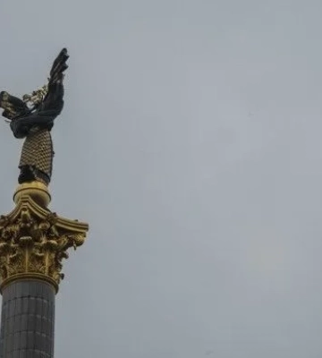Атака рф на Киев: под завалами поврежденного дома три человека