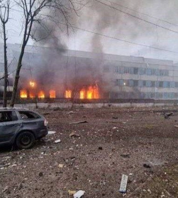 Удар по Днепру: есть прилет по ТЦ и роддому, четверо погибших