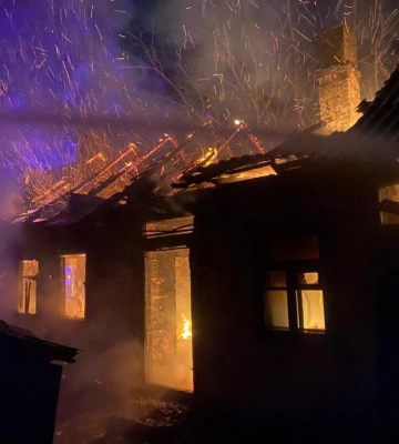 У Рівненському районі згорів дах приватного будинку