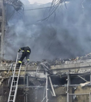 У Дніпрі внаслідок атаки росіян загинуло чотири людини, пошкоджено пологовий будинок (оновлено)