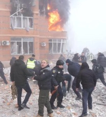 В Одессе есть попадание в жилые дома и повреждена школа: фото и видео